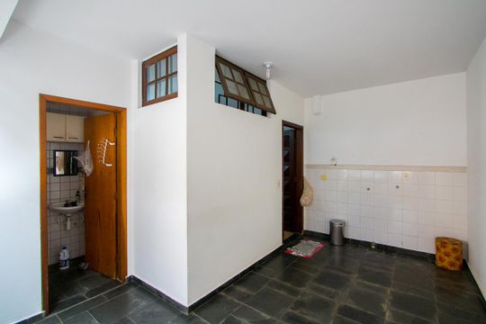 Garagem de casa à venda com 3 quartos, 157m² em Vila Bastos, Santo André