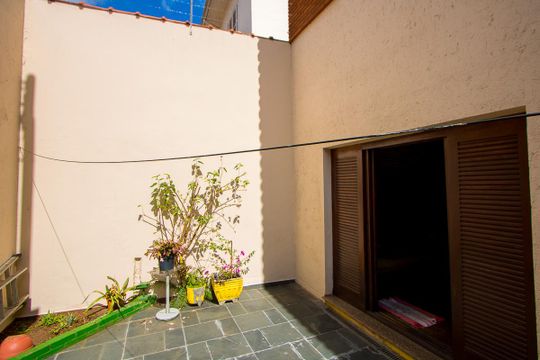 Quintal de casa à venda com 3 quartos, 157m² em Vila Bastos, Santo André