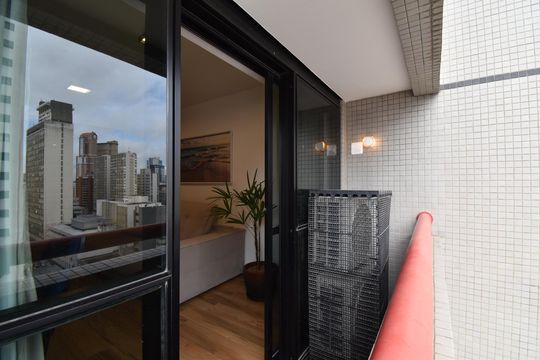Sacada de apartamento à venda com 1 quarto, 67m² em Centro, Curitiba