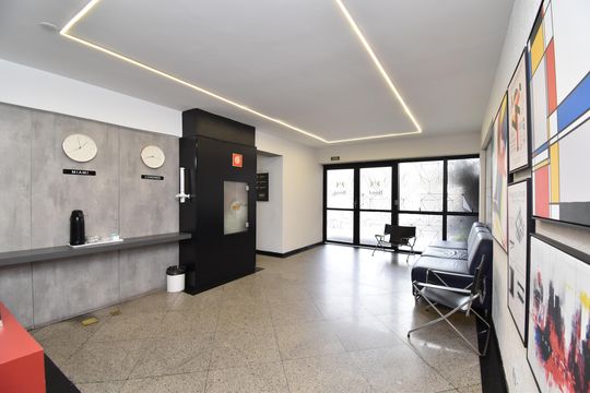 Hall de entrada de apartamento à venda com 1 quarto, 67m² em Centro, Curitiba