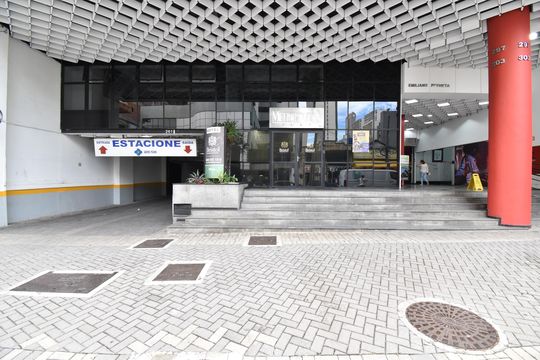 Fachada de apartamento à venda com 1 quarto, 67m² em Centro, Curitiba