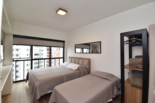 Quarto de apartamento à venda com 1 quarto, 67m² em Centro, Curitiba