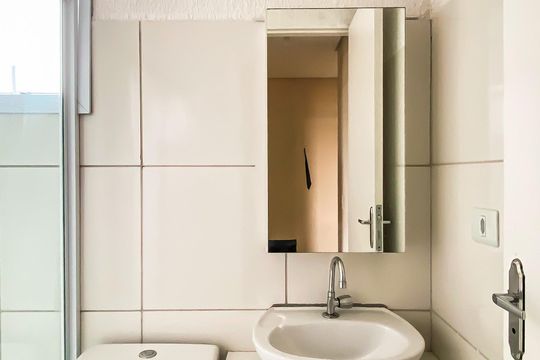 Banheiro  de apartamento para alugar com 2 quartos, 54m² em Vila Carmosina, São Paulo