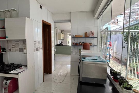Casa à venda com 3 quartos, 295m² em Azenha, Porto Alegre
