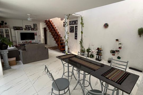 Casa à venda com 3 quartos, 295m² em Azenha, Porto Alegre