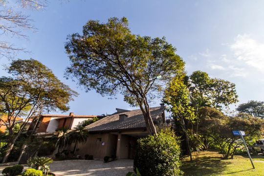 Fachada de casa de condomínio à venda com 4 quartos, 380m² em Alphaville, Santana de Parnaíba