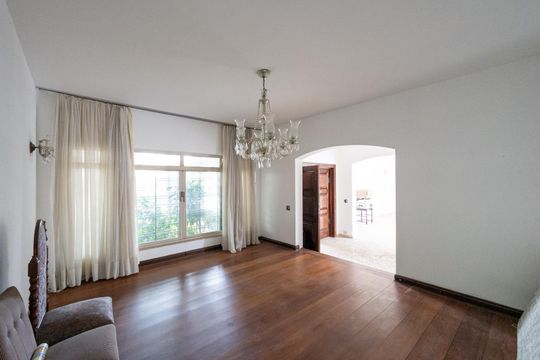Casa para alugar com 3 quartos, 800m² em Indianópolis, São Paulo