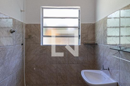 Casa para alugar com 3 quartos, 310m² em Vila Guilhermina, São Paulo