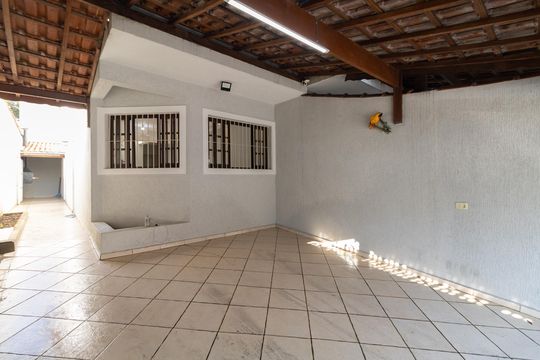 Garagem de casa à venda com 3 quartos, 120m² em Parque Boturussu, São Paulo