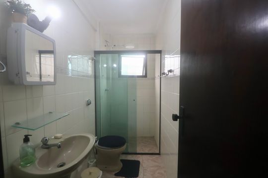 Banheiro Social de apartamento para alugar com 1 quarto, 52m² em Jardim Las Palmas, Guarujá