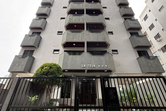 Fachada de apartamento para alugar com 1 quarto, 52m² em Jardim Las Palmas, Guarujá