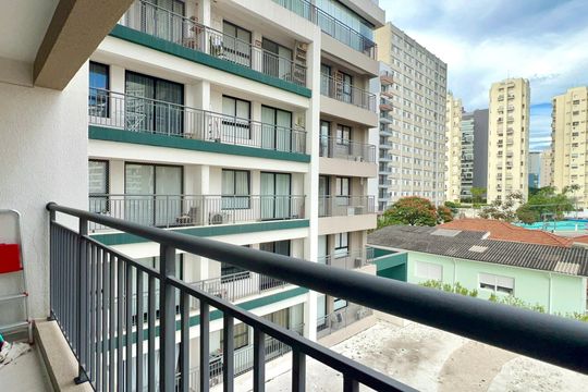Varanda de kitnet/studio à venda com 1 quarto, 30m² em Sumaré, São Paulo