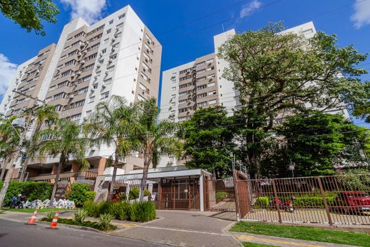 Fachada de apartamento para alugar com 2 quartos, 63m² em Teresópolis, Porto Alegre
