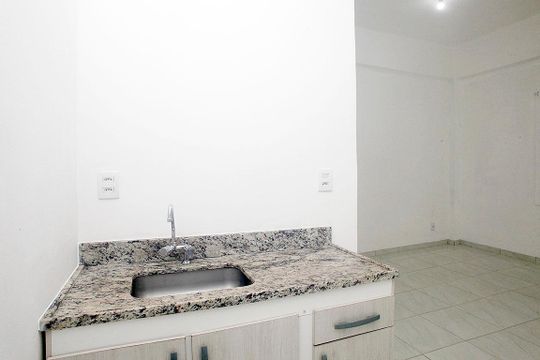 Cozinha de apartamento para alugar com 1 quarto, 26m² em Santo Antônio, Porto Alegre