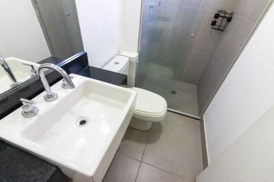 Banheiro de kitnet/studio para alugar com 1 quarto, 43m² em Vila Olímpia, São Paulo