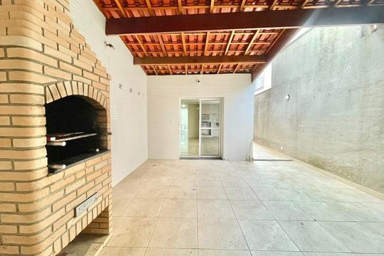 Casa à venda com 3 quartos, 160m² em São Lucas, São Paulo