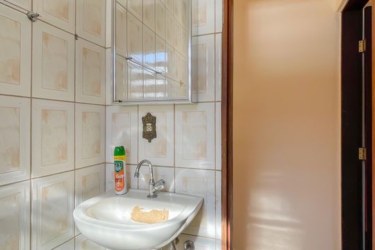 Banheiro da social de casa para alugar com 3 quartos, 161m² em Helena Maria, Osasco