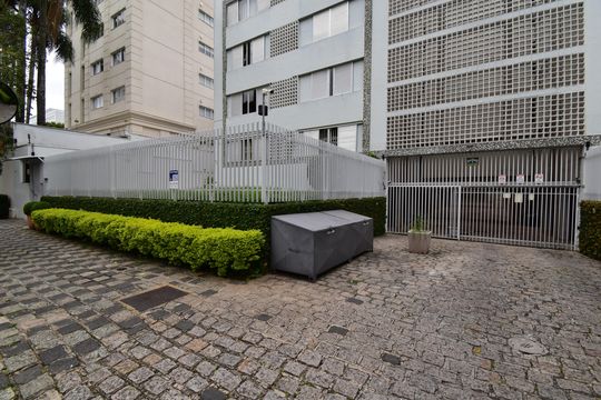 Fachada com Plaquinha de apartamento à venda com 2 quartos, 130m² em Batel, Curitiba