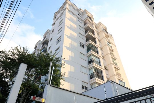 Fachada  de apartamento à venda com 2 quartos, 66m² em Lapa, São Paulo
