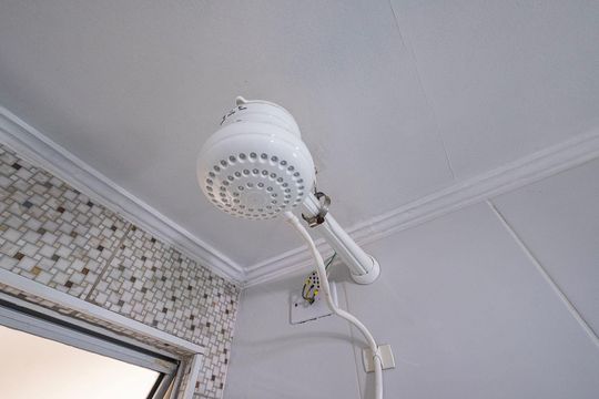 Banheiro de apartamento para alugar com 1 quarto, 25m² em Pinheiros, São Paulo