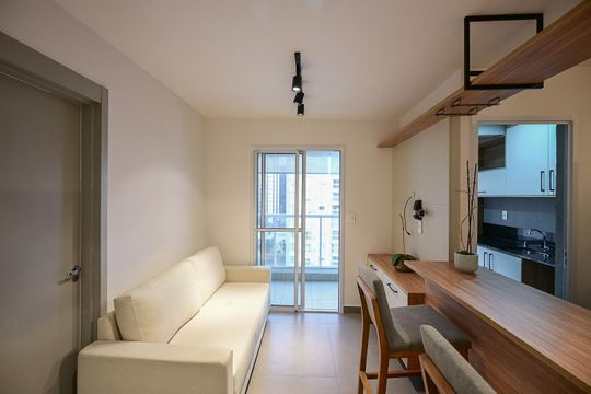 Sala/cozinha de apartamento para alugar com 1 quarto, 38m² em Vila Andrade, São Paulo