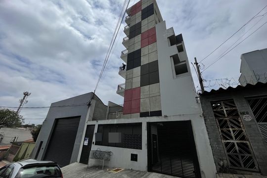 Fachada + Placa de apartamento para alugar com 2 quartos, 43m² em Vila Ré, São Paulo