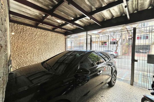 Garagem de casa à venda com 3 quartos, 180m² em Vila Guarani, São Paulo