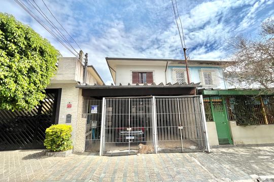 Fachada de casa à venda com 3 quartos, 180m² em Vila Guarani, São Paulo