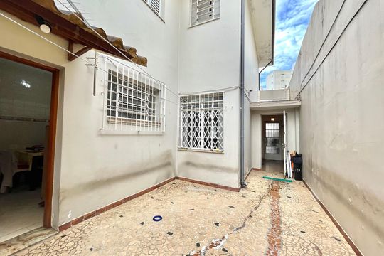 Quintal de casa à venda com 3 quartos, 180m² em Vila Guarani, São Paulo