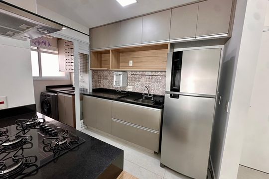 Cozinha de apartamento para alugar com 2 quartos, 64m² em Jardim Caravelas, São Paulo