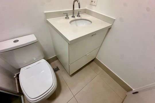Banheiro 2 de apartamento para alugar com 2 quartos, 64m² em Jardim Caravelas, São Paulo