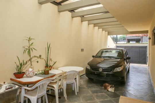 Garagem de casa à venda com 3 quartos, 239m² em Vila Ipojuca, São Paulo