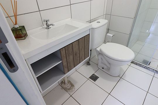 Banheiro social  de apartamento à venda com 2 quartos, 57m² em Sarandi, Porto Alegre