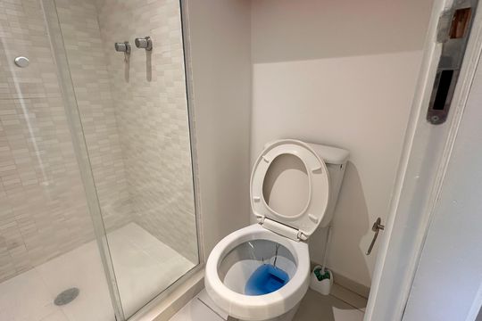 Banheiro social de apartamento à venda com 1 quarto, 49m² em Brooklin, São Paulo