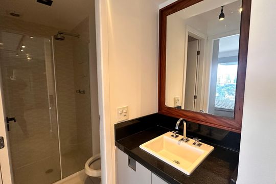 Banheiro social de apartamento à venda com 1 quarto, 49m² em Brooklin, São Paulo