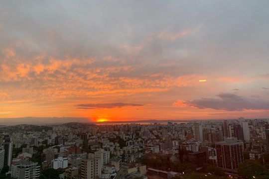 Vista de kitnet/studio à venda com 1 quarto, 45m² em Petrópolis, Porto Alegre