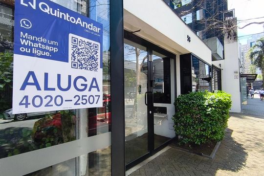 Fachada + Plaquinha de kitnet/studio para alugar com 1 quarto, 34m² em Vila Mariana, São Paulo