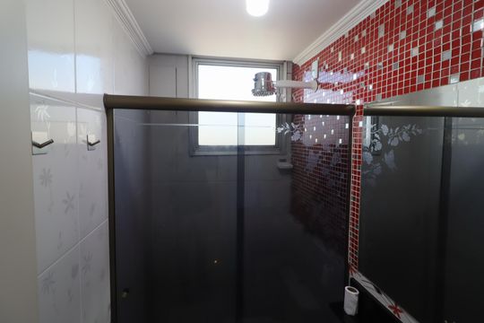 Banheiro de apartamento à venda com 2 quartos, 50m² em Cidade das Flores, Osasco