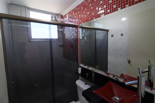 Banheiro de apartamento à venda com 2 quartos, 50m² em Cidade das Flores, Osasco