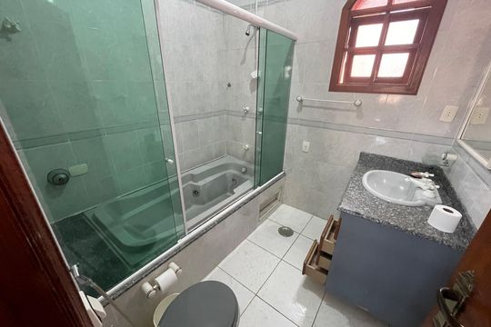 Banheiro  de casa à venda com 3 quartos, 260m² em Vila Silveira, Guarulhos