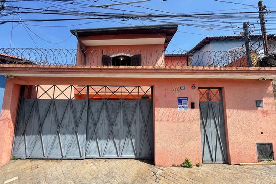 Fachada de casa à venda com 3 quartos, 260m² em Vila Silveira, Guarulhos
