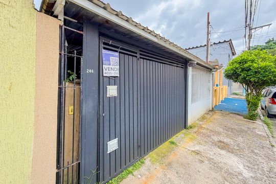 Fachada de casa à venda com 3 quartos, 100m² em Ipiranga, São Paulo