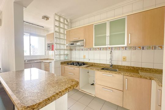 Cozinha de apartamento para alugar com 2 quartos, 53m² em Areias, São José