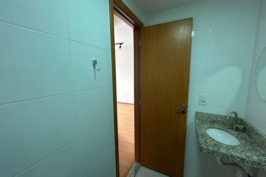 Banheiro Social de apartamento à venda com 2 quartos, 43m² em Encantado, Rio de Janeiro