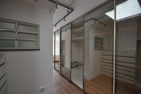 Closet da Suíte master de casa para alugar com 3 quartos, 800m² em Vila Albertina, São Paulo