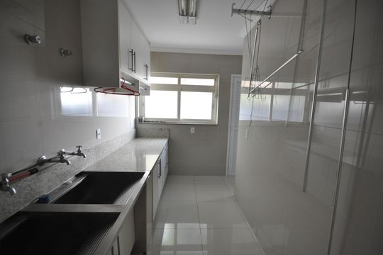 Área de Serviço de casa para alugar com 3 quartos, 800m² em Vila Albertina, São Paulo