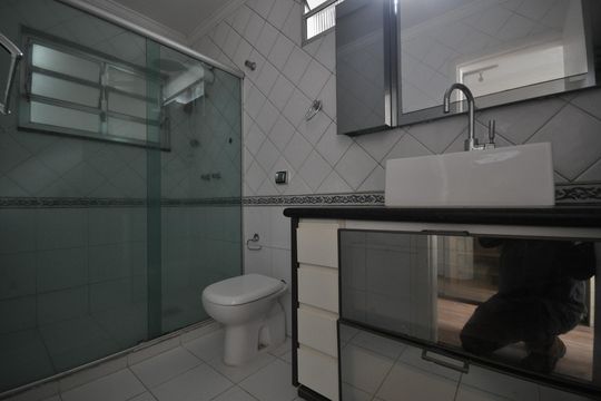 Banheiro da Suíte Master de casa para alugar com 3 quartos, 800m² em Vila Albertina, São Paulo