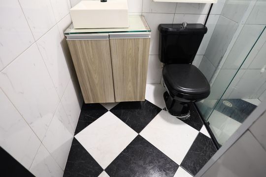 Banheiro de apartamento para alugar com 2 quartos, 52m² em Padroeira, Osasco