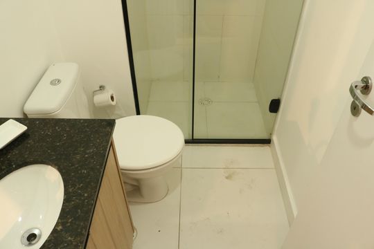 Banheiro de kitnet/studio à venda com 1 quarto, 27m² em Perdizes, São Paulo