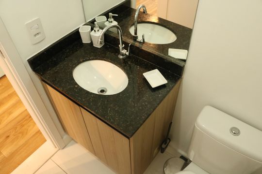 Banheiro de kitnet/studio à venda com 1 quarto, 27m² em Perdizes, São Paulo